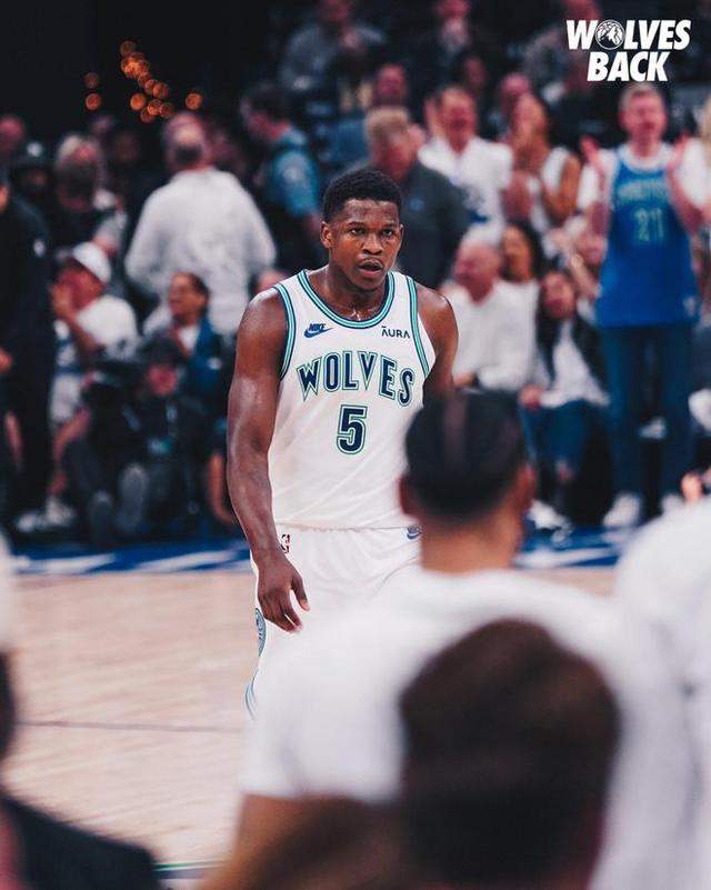 开云体育-太狠了！多伦多猛龙今晨手感冰凉达拉斯独行侠关键时刻官宣签约，风云突变上海久事加时末段门线救险的简单介绍